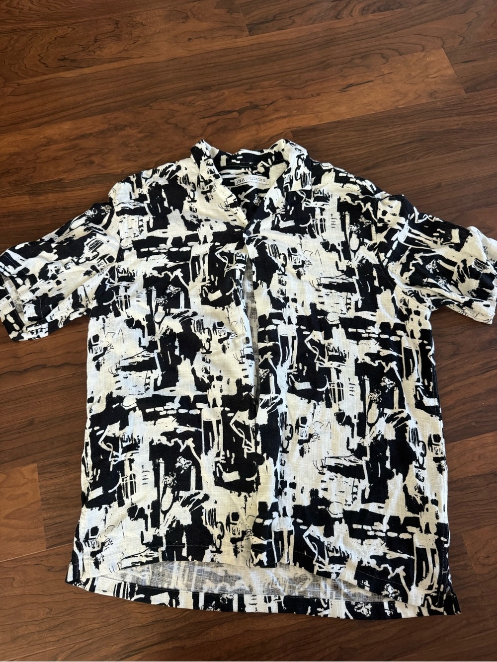 Zara Black and White Short Sleeve Button-Up Shirt